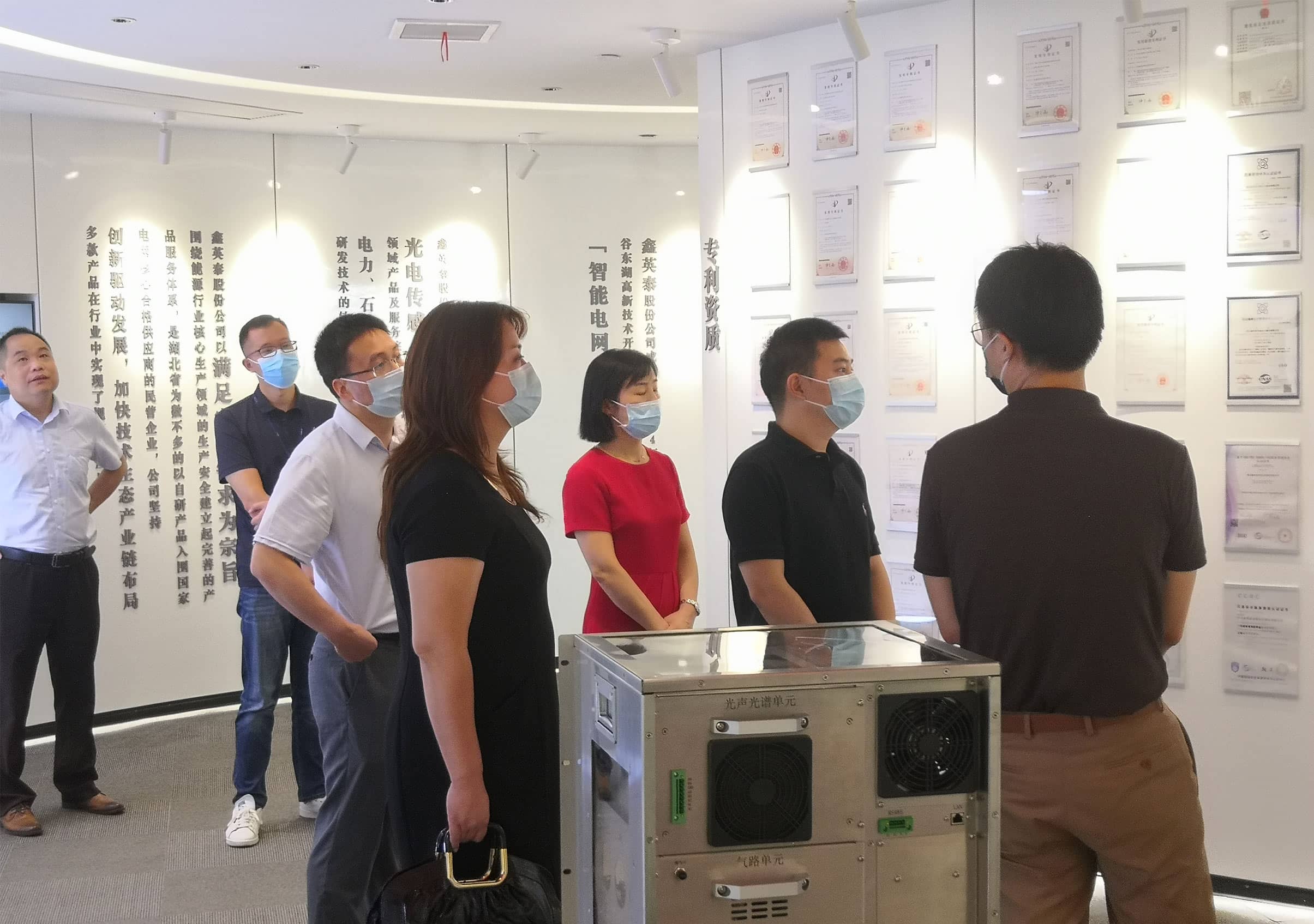 湖北省证监局领导莅临伟德源自英国始于1946调研指导